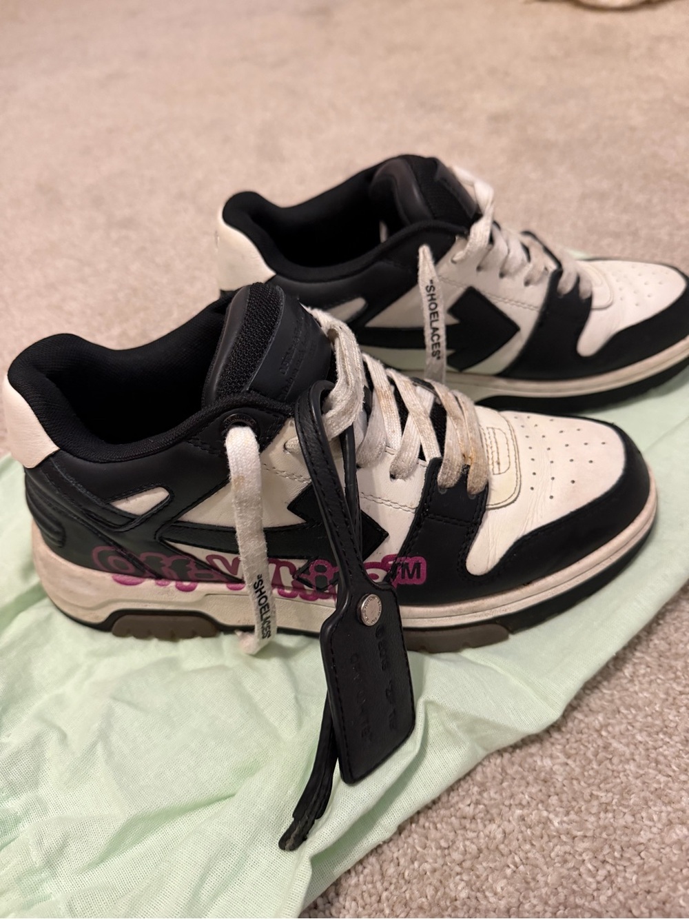 Off-White Women's Black and White Low-Top Sneakers